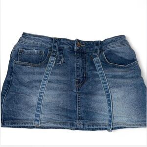Stylish Blue Denim Mini Skirt